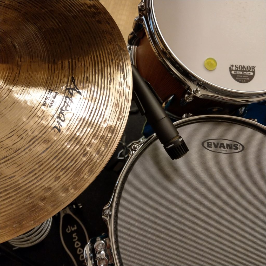 Sabain cymbal, Sonor drums, Evans drum head, shire sm57